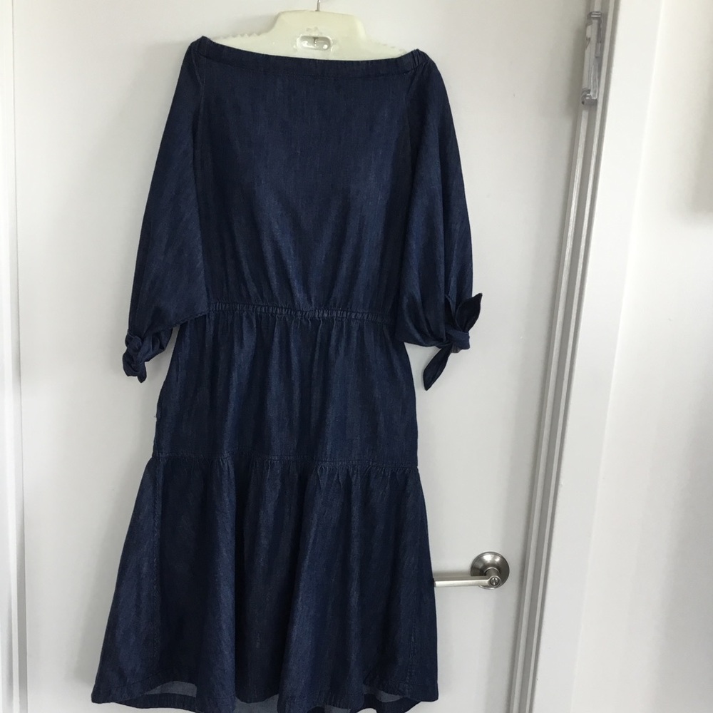 Elegant Blue Dress with pockets